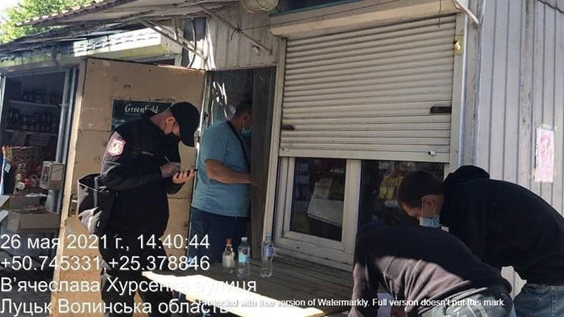 Із двох ринків Луцька виженуть торговців, які продавали сурогатний алкоголь