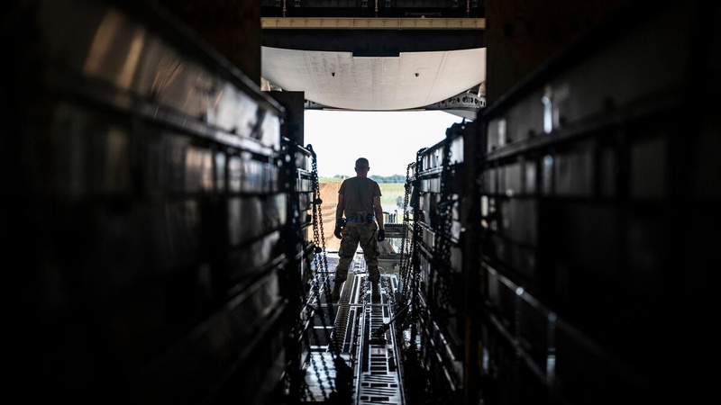 Пентагон показав відправку чергової партії боєприпасів до України