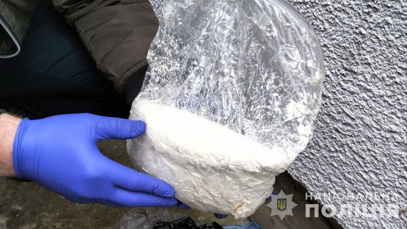 Збували наркотики по всій Україні: волинські поліцейські припинили діяльність злочинної організації. ФОТО