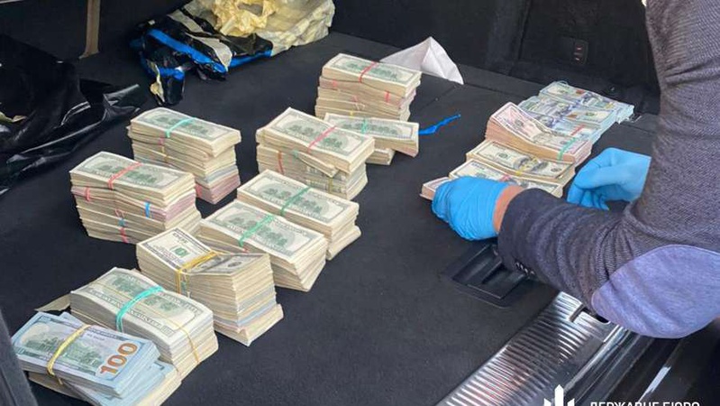 684 тисячі доларів з багажника скандального волинського митника передали на ЗСУ