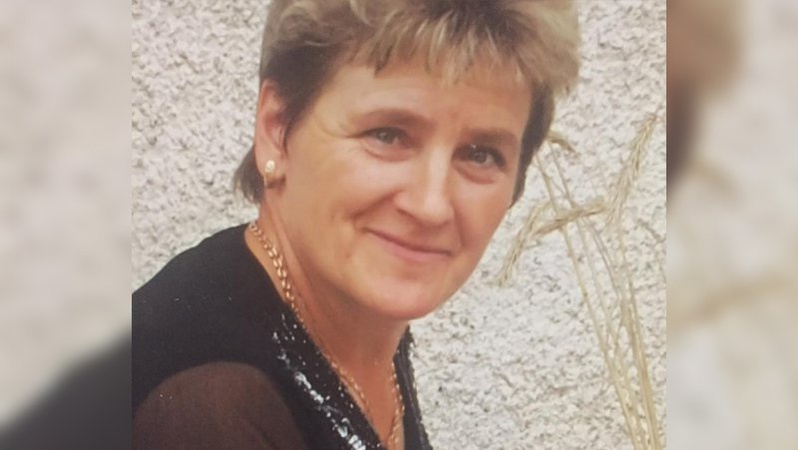 Завідувачка клубу на Волині, теща головного рятувальника країни, обжилася мільйонними статками