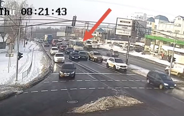 У Луцьку не поділили дорогу два легковика. ВІДЕО