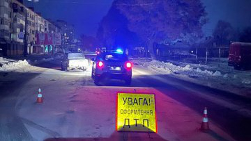 На Львівській у Луцьку ВАЗ збив дівчину. ФОТО