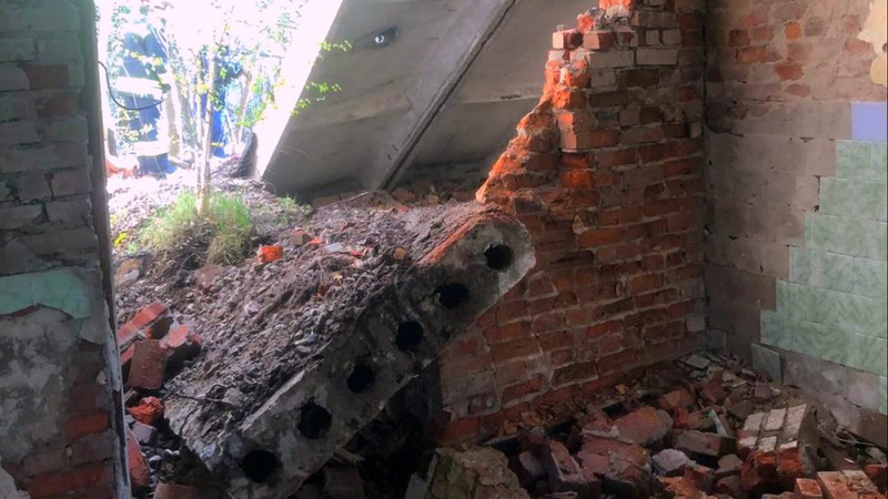 На Волині обвалилася стара закинута будівля: постраждали двоє дітей
