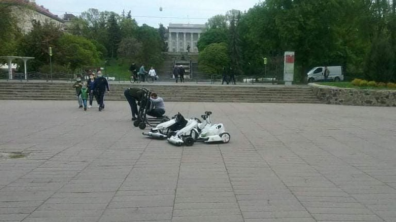 Лучанин хоче заборонити катання на іграшкових електромобілях у пішохідних зонах. ПЕТИЦІЯ