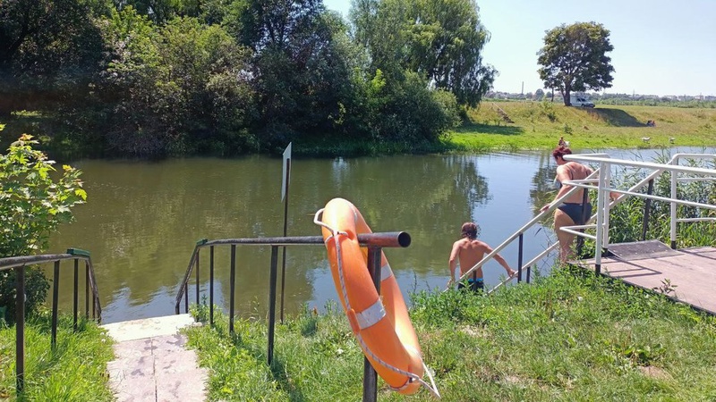 На двох пляжах Луцька заборонили купатися через кишкову паличку