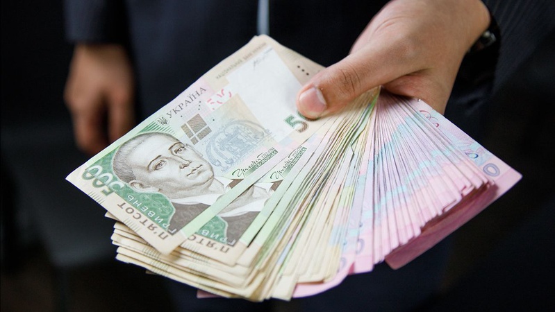 Підприємці і наймані працівники в «червоних» зонах зможуть отримати по 8 тисяч