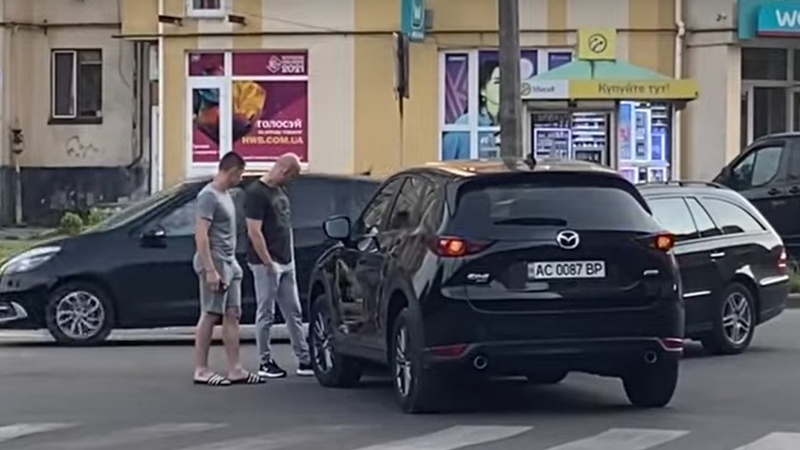 У Луцьку зіткнулися Mazda та Mercedes