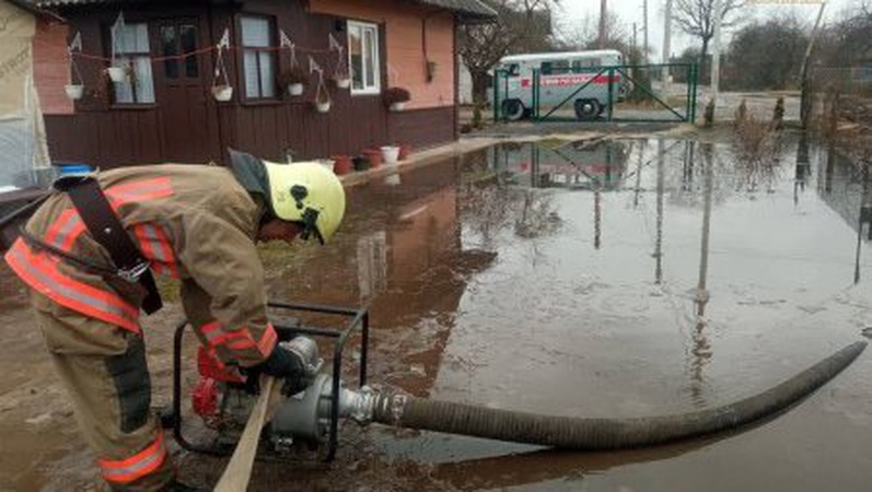 На Волині за добу у п’ятьох населених пунктах відкачували воду з прибудинкових територій