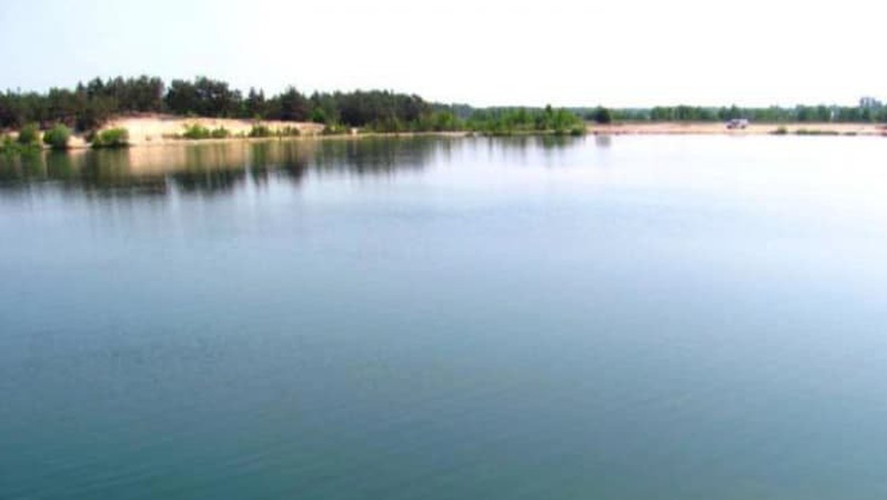 На Рівненщині судили жінку, яка втопила власних дітей у кар’єрі