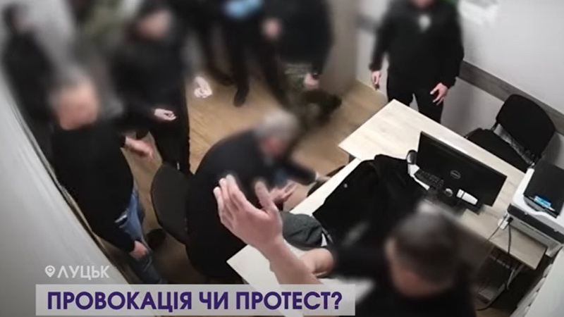 Луцький юрист порізав собі руку у відділі поліції під час слідчих дій: деталі