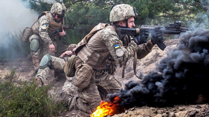 На Донбасі боєць ЗСУ отримав поранення внаслідок обстрілу окупантів