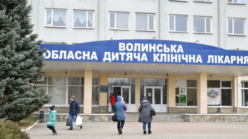 У Луцьку на переході автобус збив неповнолітню