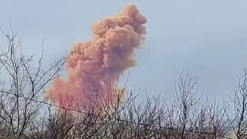 На Луганщині росіяни влучили в цистерну з азотною кислотою. Пари віднесло в їхній бік. ОНОВЛЕНО