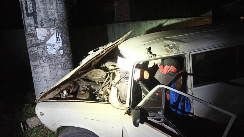 На Волині «шкода» на швидкості влетіла в електроопору