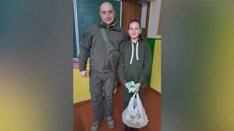 Військовий, який повернувся з передової, розшукав юну волинянку, аби віддячити їй за подарунок