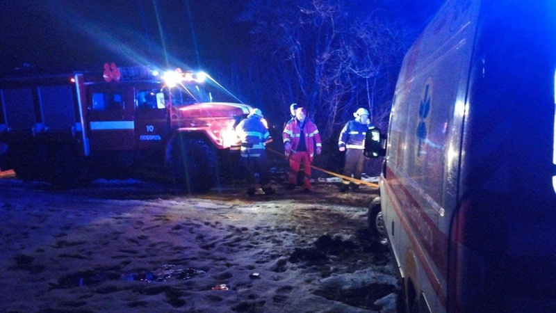 На Волині рятувальники визволяли «швидку», яка застрягла на сніговій дорозі
