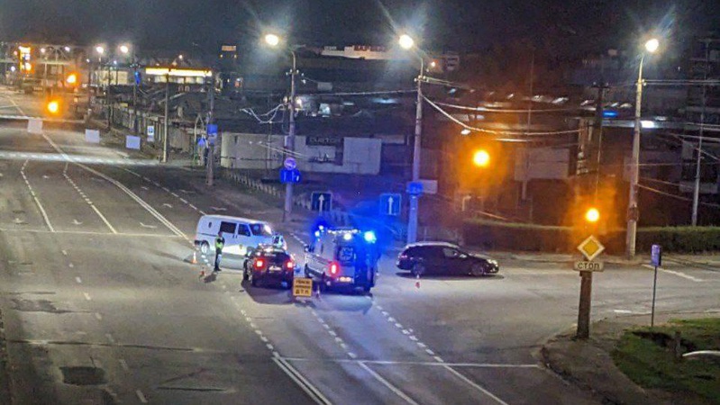 У Луцьку на вулиці Карпенка-Карого зіткнулись авто та мотоцикл: є постраждалий