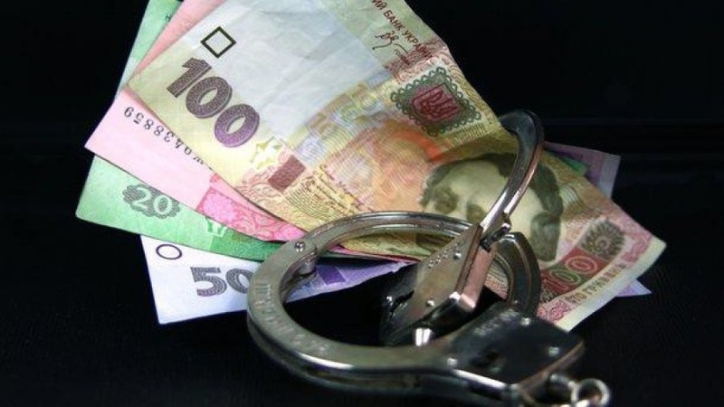 Хотіла попити води: у Ківерцях з будинку жінки винесли чималу суму грошей