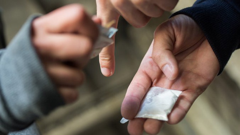 Лучанин отримав на пошті пів кілограма наркотиків