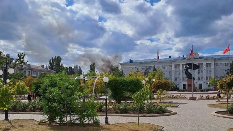В окупованому Бердянську прогримів вибух: над містом видно стовп чорного диму - ЗМІ