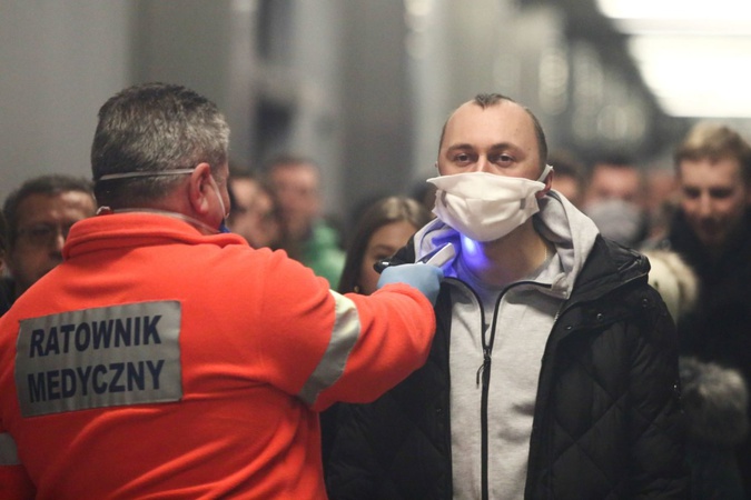 «Пік третьої хвилі пандемії очікується в березні-квітні», – міністр охорони здоров’я Польщі