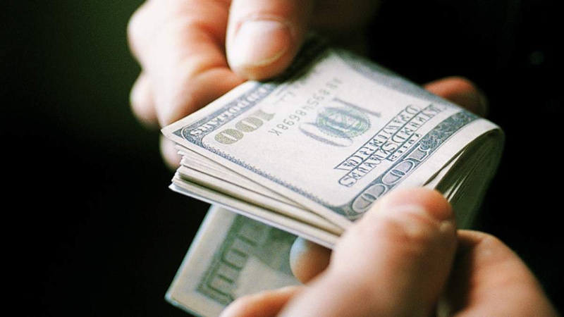 Судитимуть волинського митника, який вимагав хабарі