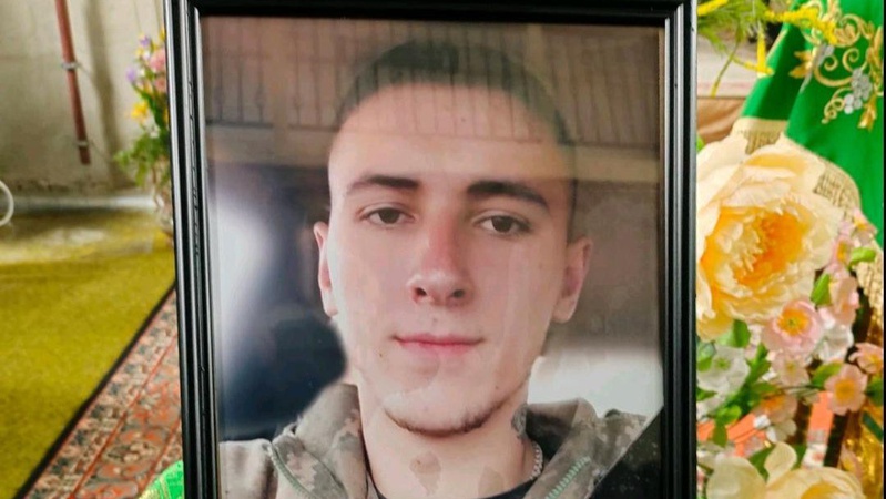 У Рожищенській громаді в останню дорогу провели Тараса Семенюка