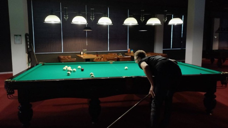 У Луцьку відбувся благодійний турнір з більярду на підтримку ЗСУ. ФОТО