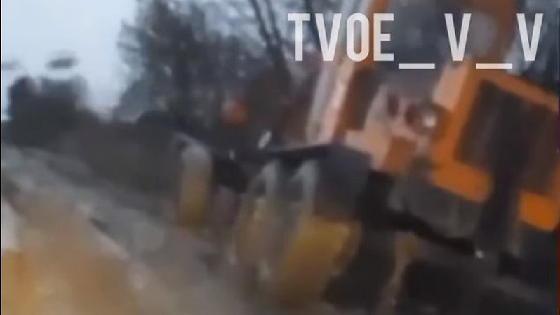 У селі на Волині загруз грейдер