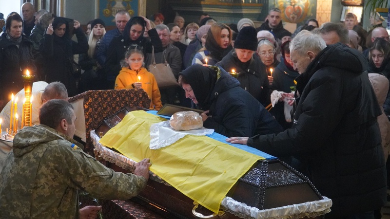 У Володимирі в останню дорогу провели полеглого військового Романа Калашнюка