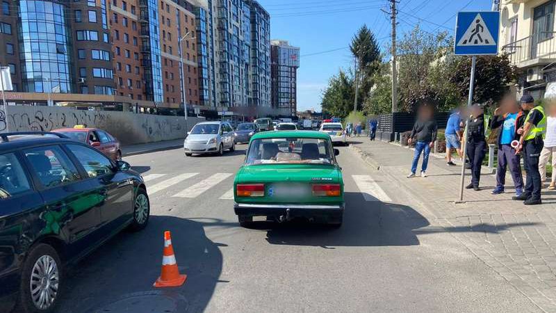 У центрі Луцька ВАЗ збив на «зебрі» 18-річну дівчину