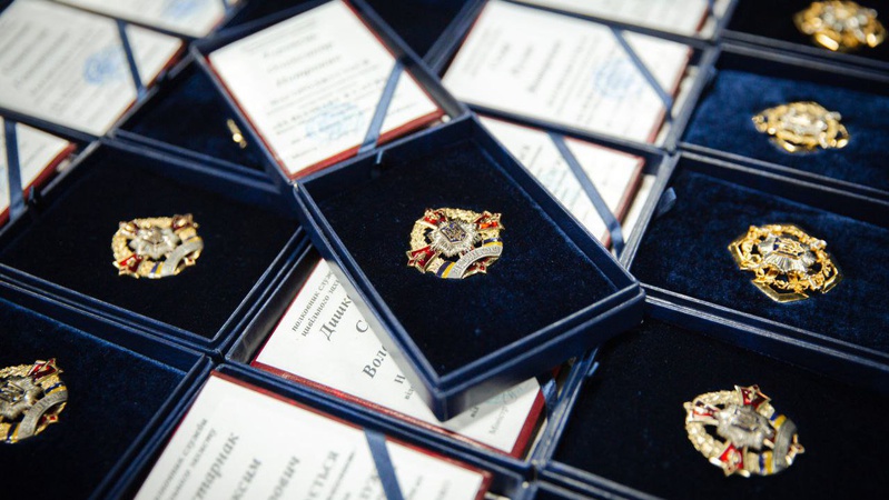 Врятували двох дітей, які провалилися під кригу: нагородили рятувальників з Волині