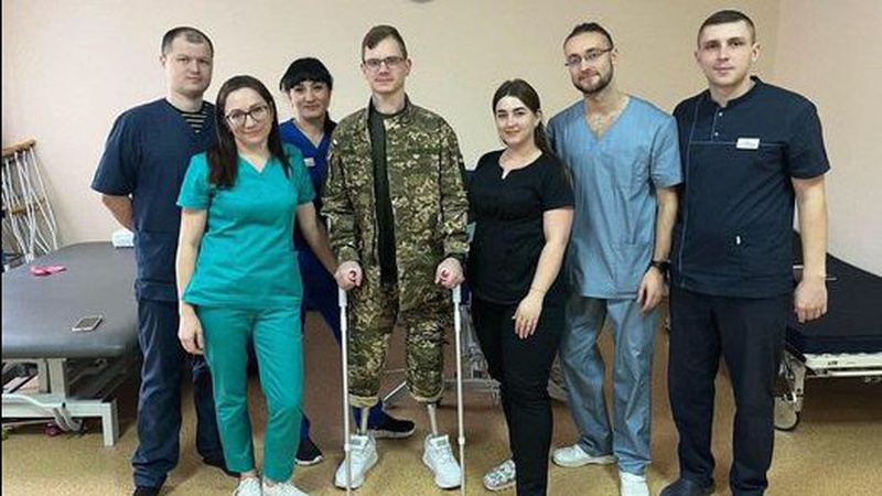 Волинянин, який втратив на війні ноги, знову почав ходити