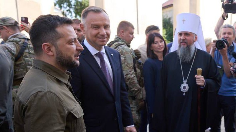 Дуду зустріли у Луцьку оплесками і вигуками «Дякуємо!»