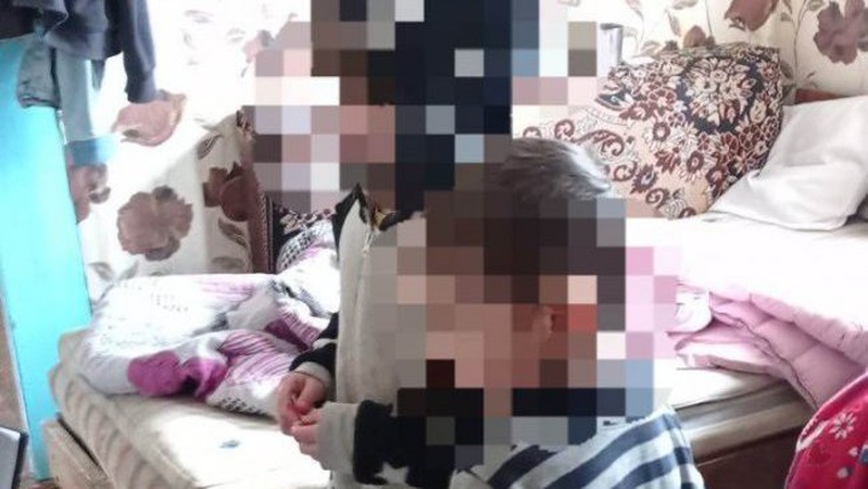 На Волині трьох маленьких дітей забрали від горе-батьків. ФОТО