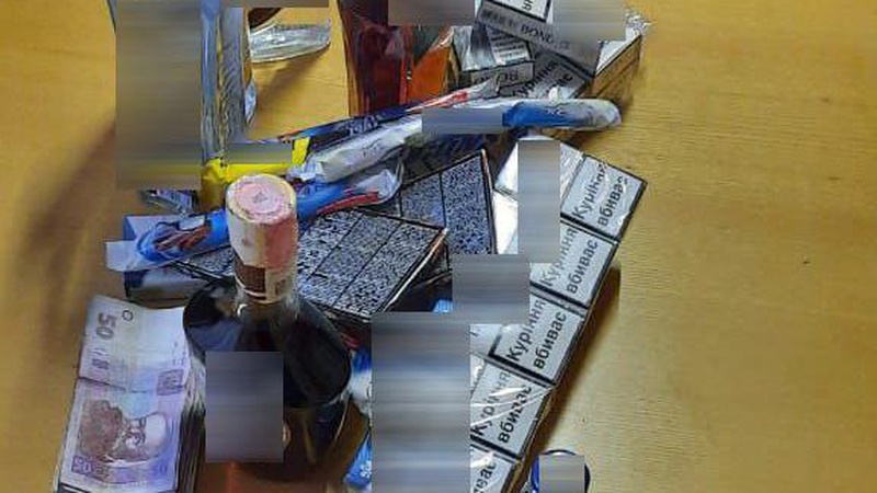 На Волині троє селян залізли в магазин і винесли спиртне, куриво, закуску, гроші