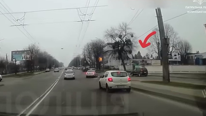 За кермом без права керування: патрульні зупинили порушника ПДР