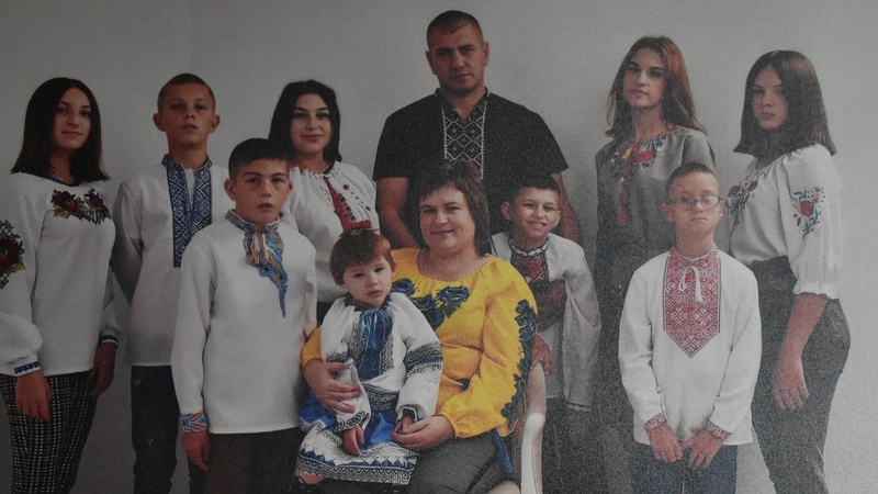 «Кожен називає «мама» і «тато»: історія сім’ї з Волині, яка виховує 10 прийомних дітей