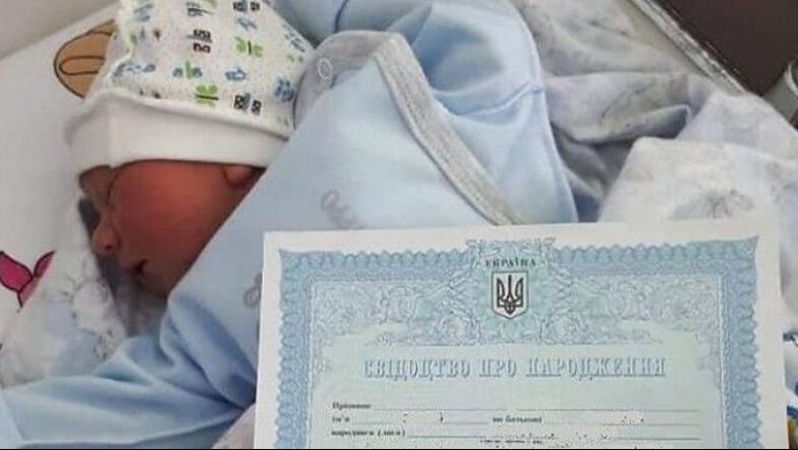 У Луцьку двом дітям не видавали свідоцтво про народження, бо мати народжувала їх не в лікарні