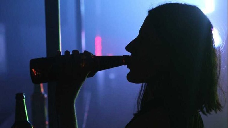 В Іваничах школярка пила горілку в туалеті музичної школи: як її покарали