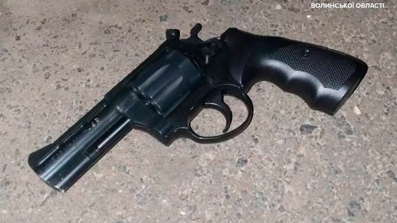 Стріляв у повітря: повідомили деталі розбою на Волині