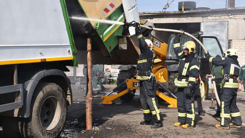 Невідомі підпалили сміттєвоз у селі під Луцьком.ФОТО