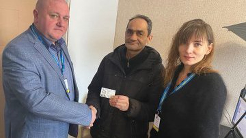 Волинянин вперше отримав паспорт у 48 років