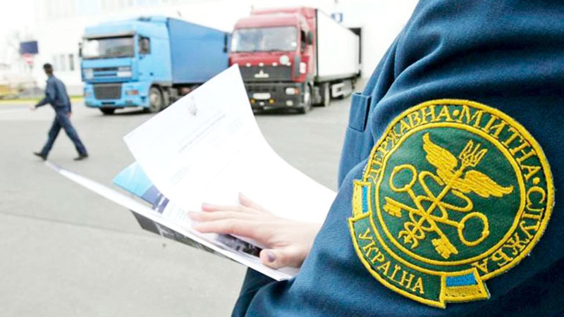 Волинський митник, який взяв 1300 доларів хабаря, не відбуватиме покарання через судову тяганину