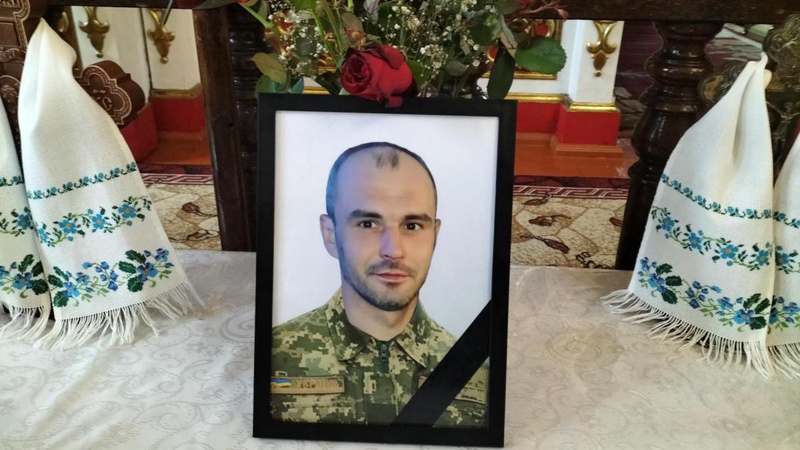 Осиротіла ще одна дитина: в Рожищі попрощалися із загиблим Героєм Сергієм Вакалюком