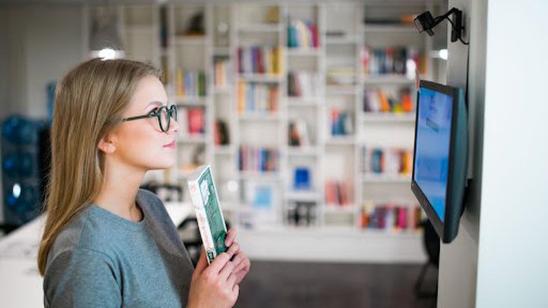 На входах до шкіл Луцька встановлять камери з функцією розпізнавання облич