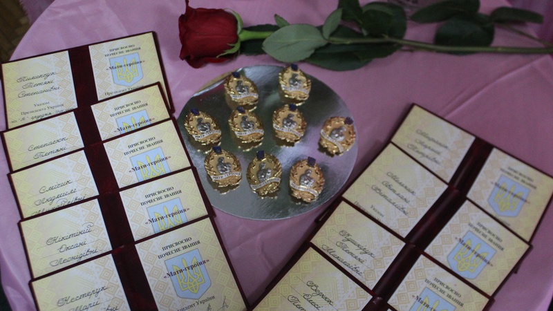 Дев’ятеро волинянок отримали почесні звання «Мати–героїня»