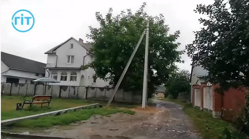 Одна з прикарпатських фірм незаконно встановлює в Луцьку електроопори