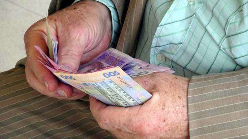 Як в Україні підвищуватимуть пенсії у 2022 році: точні дати та суми